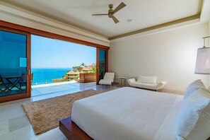 8 habitaciones, tabla de planchar con plancha y acceso a internet