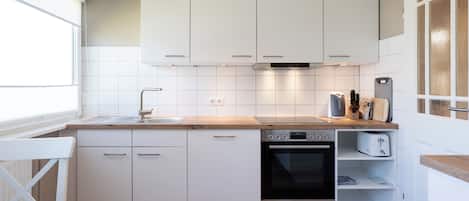 Kühlschrank, Ofen, Herdplatte, Geschirrspüler