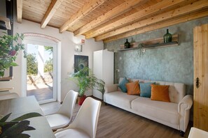 TV - "Villa Rodrigues Apartment I" - Idyllic Holiday Apartment with Air Conditioning, Pool & Garden (Boliqueime)
