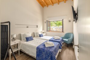 9 bedrooms, iron/ironing board, free WiFi, bed sheets - Charming "Villa Rodrigues" with Air Conditioning, Wi-Fi, Pool & Garden (Boliqueime)