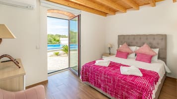 9 bedrooms, iron/ironing board, free WiFi, bed sheets