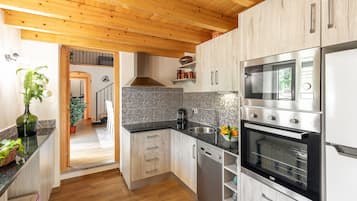 Køleskab, mikrobølgeovn, ovn, kogeplade