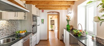 Charming "Villa Rodrigues" with Air Conditioning, Wi-Fi, Pool & Garden