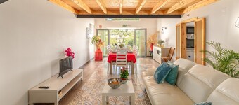 Charming "Villa Rodrigues" with Air Conditioning, Wi-Fi, Pool & Garden