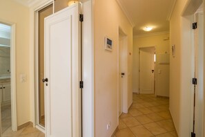 Interior - Holiday Apartment in Albufeira resort with Self Check-in, Wi-Fi, Terrace & Shared Pools (Albufeira)
