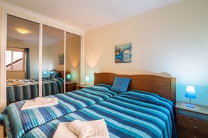 2 bedrooms, iron/ironing board, free WiFi, bed sheets - Holiday Apartment in Albufeira resort with Self Check-in, Wi-Fi, Terrace & Shared Pools (Albufeira)