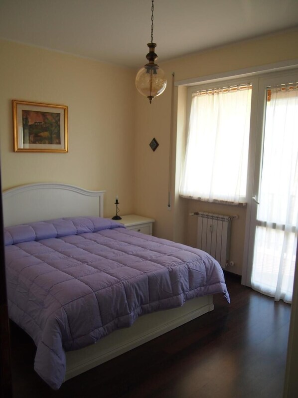 3 개의 침실, 다리미/다리미판, 여행용 아기침대