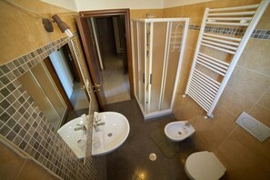 아파트, 침실 3개, 발코니, 시내 전망 | 욕실 | 샴푸