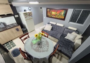 Apartment, 2 Bedrooms, Smoking | Dining room