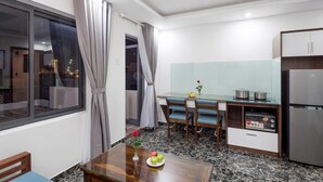 Ảnh chưa phân loại, 2 trong số 23 ảnh, nút