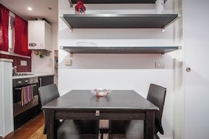 Apartment, 1 Bedroom, Accessible, City View | Dining room