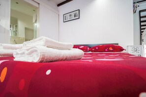 Apartment, 1 Bedroom, Accessible, City View | 1 bedroom, iron/ironing board, WiFi - Nice Studio in Trastevere (Rome)