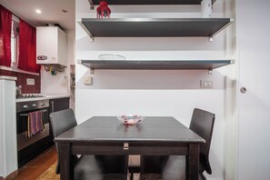 Apartment, 1 Bedroom, Accessible, City View | Dining room - Nice Studio in Trastevere (Rome)