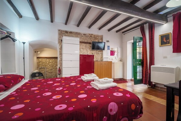 Apartment, 1 Bedroom, Accessible, City View | 1 bedroom, iron/ironing board, WiFi - Nice Studio in Trastevere (Rome)
