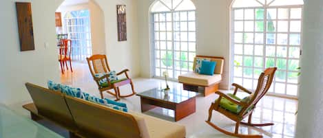 Casa, varias habitaciones, fumadores, piscina privada | Interior