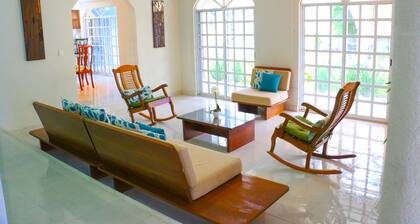 Residencia Uribe - Beautiful House With Private Pool