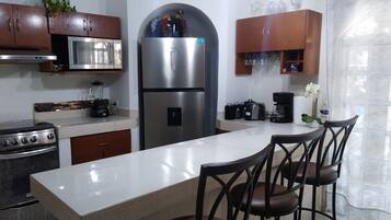 Casa, varias habitaciones, para fumadores, alberca privada | Cocina privada
