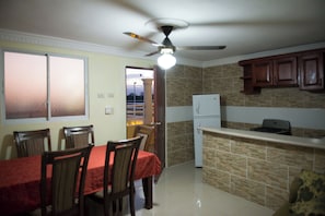 Apartment, 1 Bedroom, Balcony, City View | Dining room