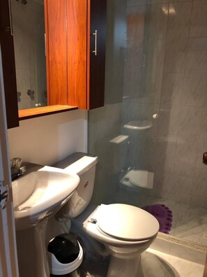 Condo, 3 Bedrooms, Smoking, Microwave | Bathroom