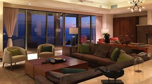 Televisor, llar de foc, videojocs i estèreo 