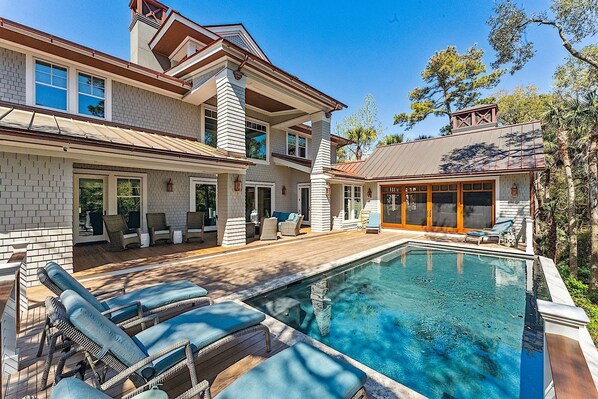 Outdoor pool, a heated pool