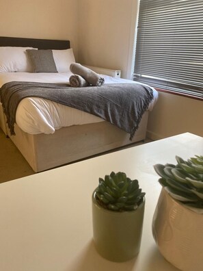 3 habitaciones, tabla de planchar con plancha y wifi gratis 