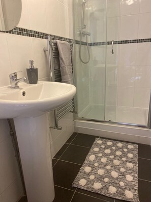 Apartment | Bathroom | Towels - Reading 3 bed 2 bath (Reading)