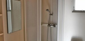 Familien-Ferienhaus | Dusche im Bad