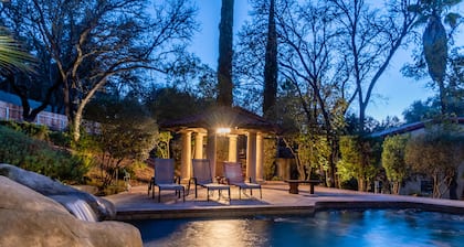San Antonio Estate-Expansive Wine Country Villa with Pool, Spa and Office!