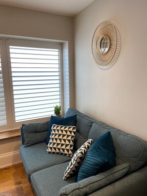 Apartment | Wohnbereich | Flachbildfernseher