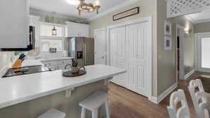 Fridge, microwave, oven, stovetop - Classic Seagrove Beach Cottage, Mins to Gulf, Pool + Free Attraction Tickets! (Santa Rosa Beach)