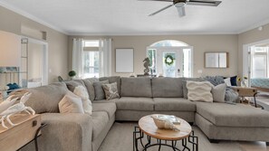 Smart TV - Classic Seagrove Beach Cottage, Mins to Gulf, Pool + Free Attraction Tickets! (Santa Rosa Beach)