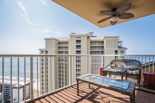 Amazing Penthouse with Panoramic Views from each room!