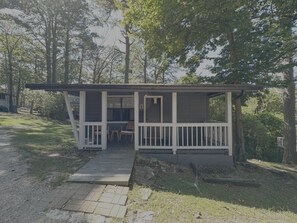 Terrace/patio - Adventure Cabin 1with 2 Queen Beds (Eureka Springs)