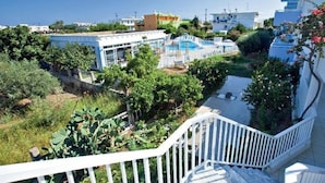 A residential area with a swimming pool surrounded by greenery and white buildings. - Kalloudis Apartment (Kos)