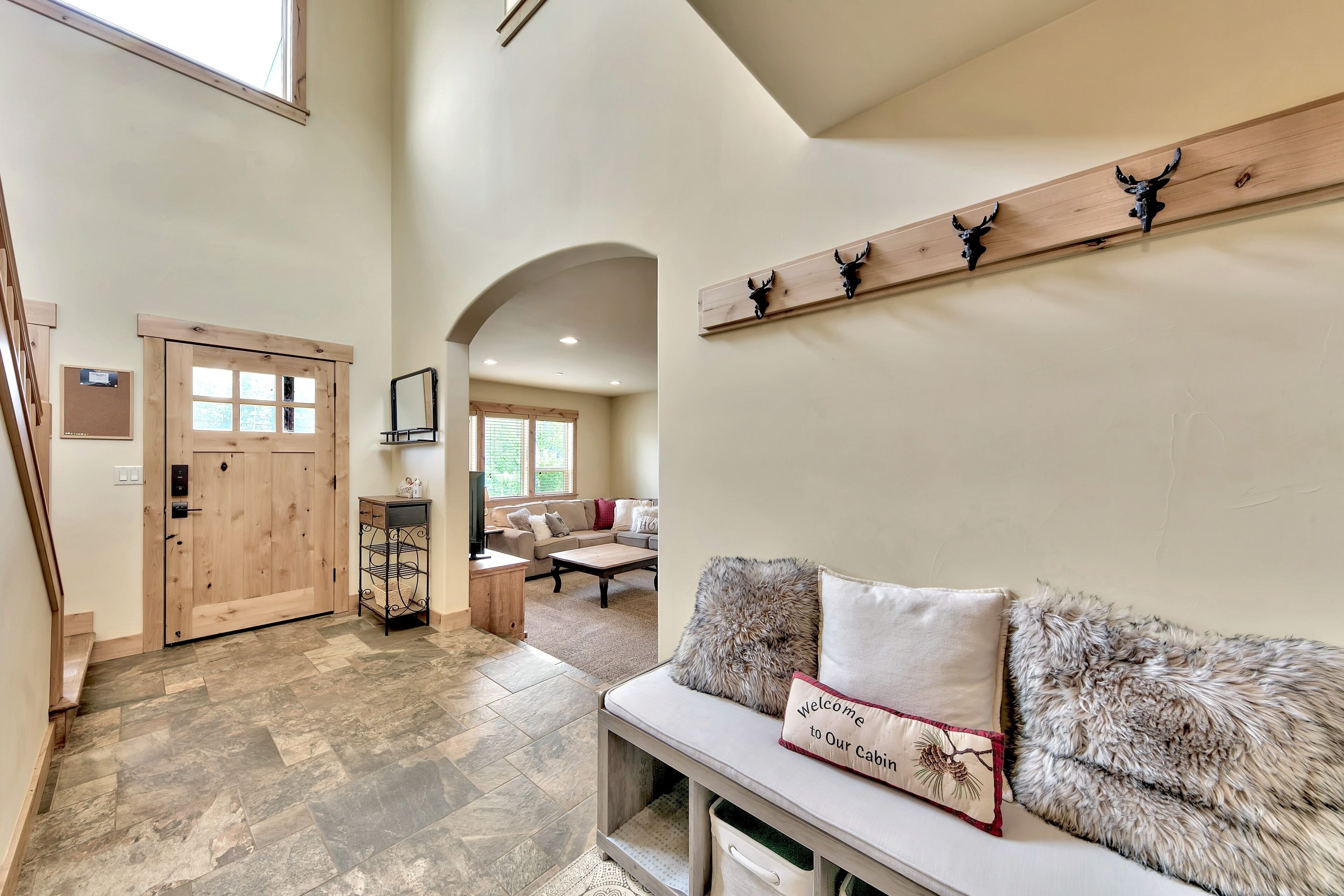 1376MD.4 Bedroom Mountain Contemporary Home Views, Quiet & Peaceful Retreat