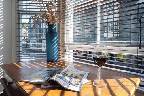 The Redbanks - Contemporary Apartment by LetMeStay