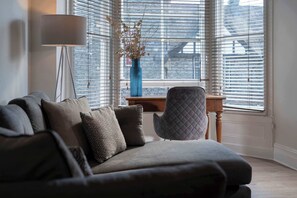 TV, offices - The Redbanks - Contemporary Apartment by LetMeStay (Ambleside)