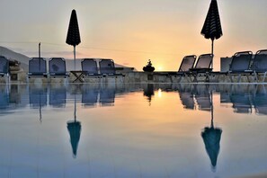 Pool - Golden Bay Apartments - Pool & Garden Retreat (Hersonissos)