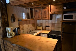 Kylskåp, mikrovågsugn, ugn och diskmaskin