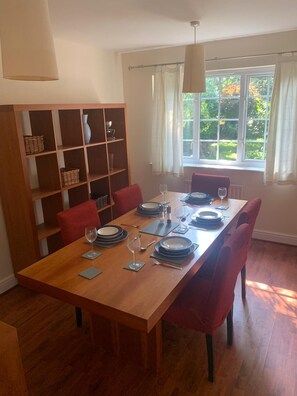 House | In-room dining