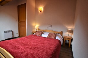 4 bedrooms - Claret 2 Apt 12 - Four Bedroom Apartment, Sleeps 10 (Vaujany)