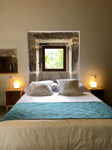 Historic house with views of the Xurés