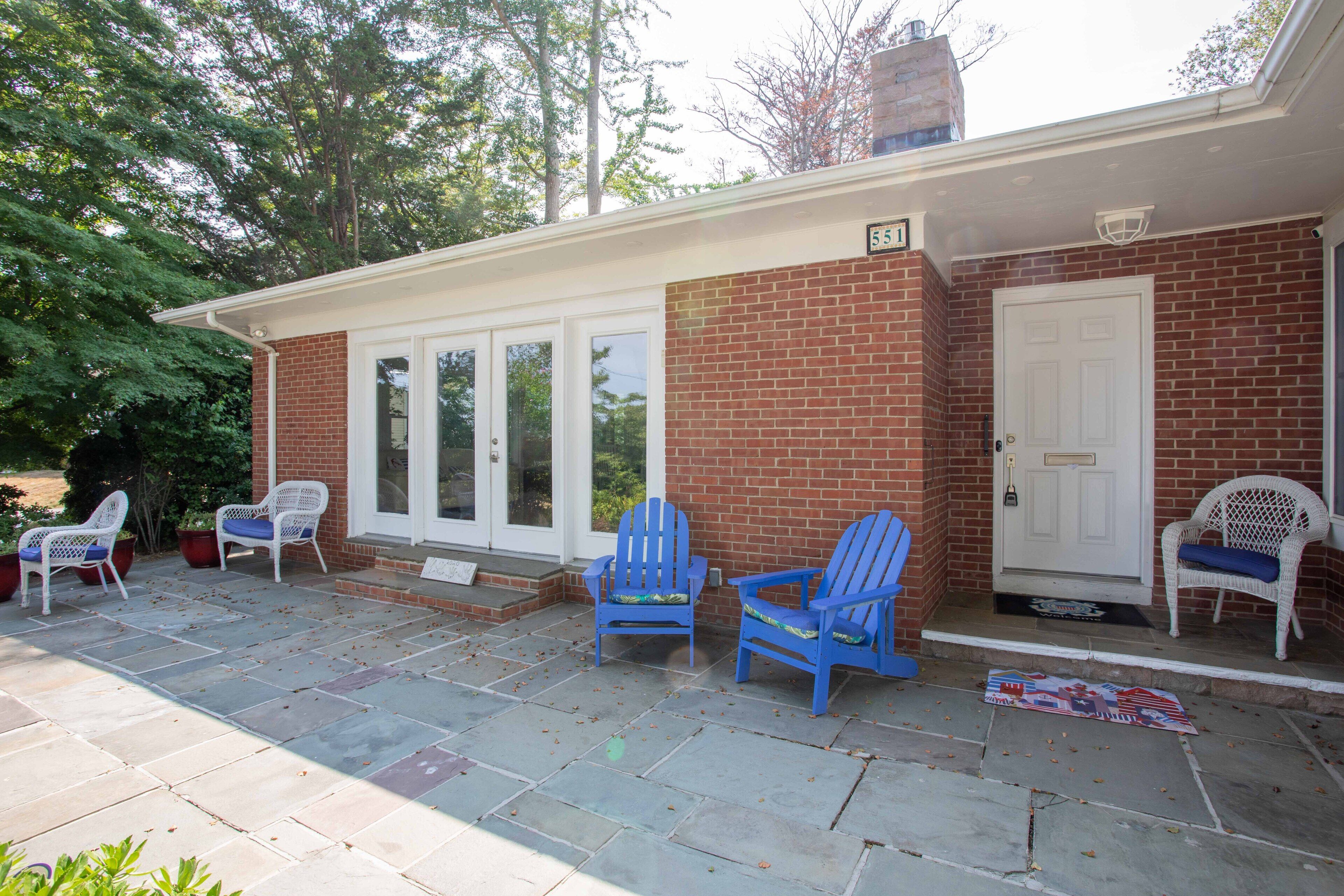 New London Beach Home w/ PRIVATE BEACH