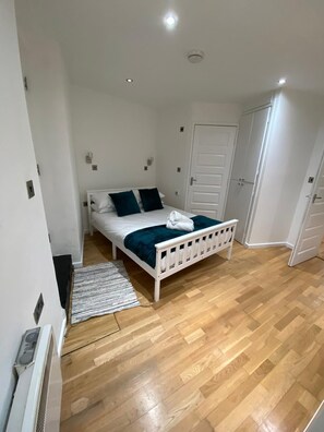 アパートメント | 1 室のベッドルーム、アイロン / アイロン台、WiFi (無料)、ベッドシーツ