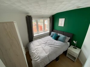 Apartment | 3 bedrooms, iron/ironing board, free WiFi, bed sheets - 3 Bedroom Apartment (Reading)