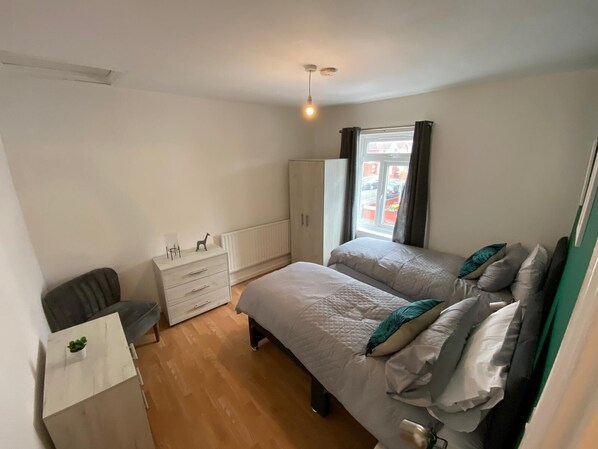 Appartement | 3 chambres, fer et planche à repasser, Wi-Fi gratuit, draps fournis