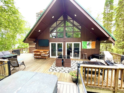 The Sacandaga Lakeside Escape - NEWLY RENOVATED 2024! 