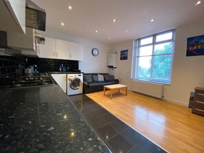 House | Private kitchen | Fridge, microwave, cookware/dishes/utensils - Amazing 8 bedroom apartment (Newcastle-upon-Tyne)