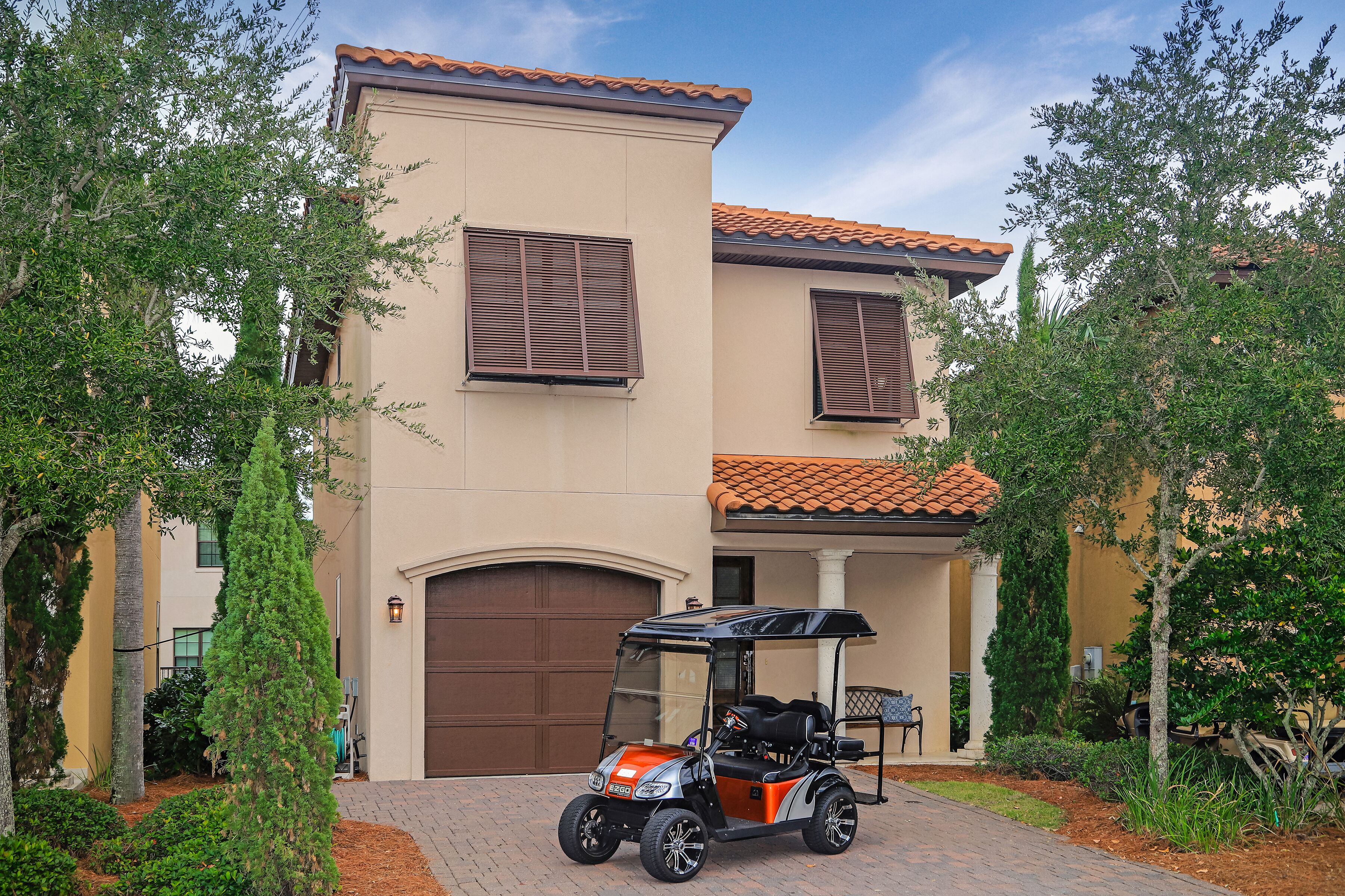 *Snowbird Availability* ~ Golf Cart Included ~Community Pool ~Family Friendly